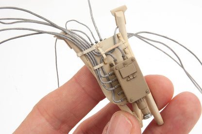 ANYZ ブレイデッドライン AN015 を使用した脚部配管ディテールの作例（クローズアップ）