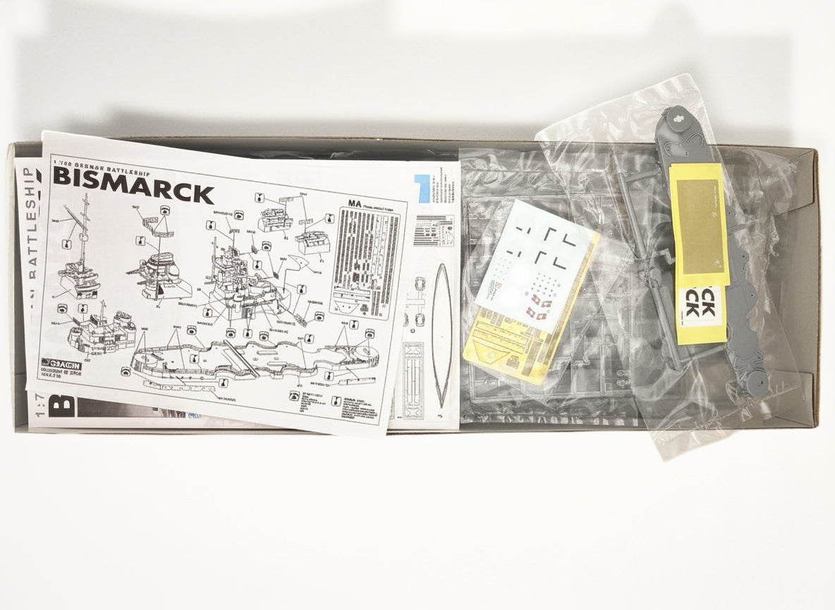 ドラゴン ドイツ戦艦 ビスマルク 1/700［7043］キット内容物（エッチングパーツ・デカール・説明書）