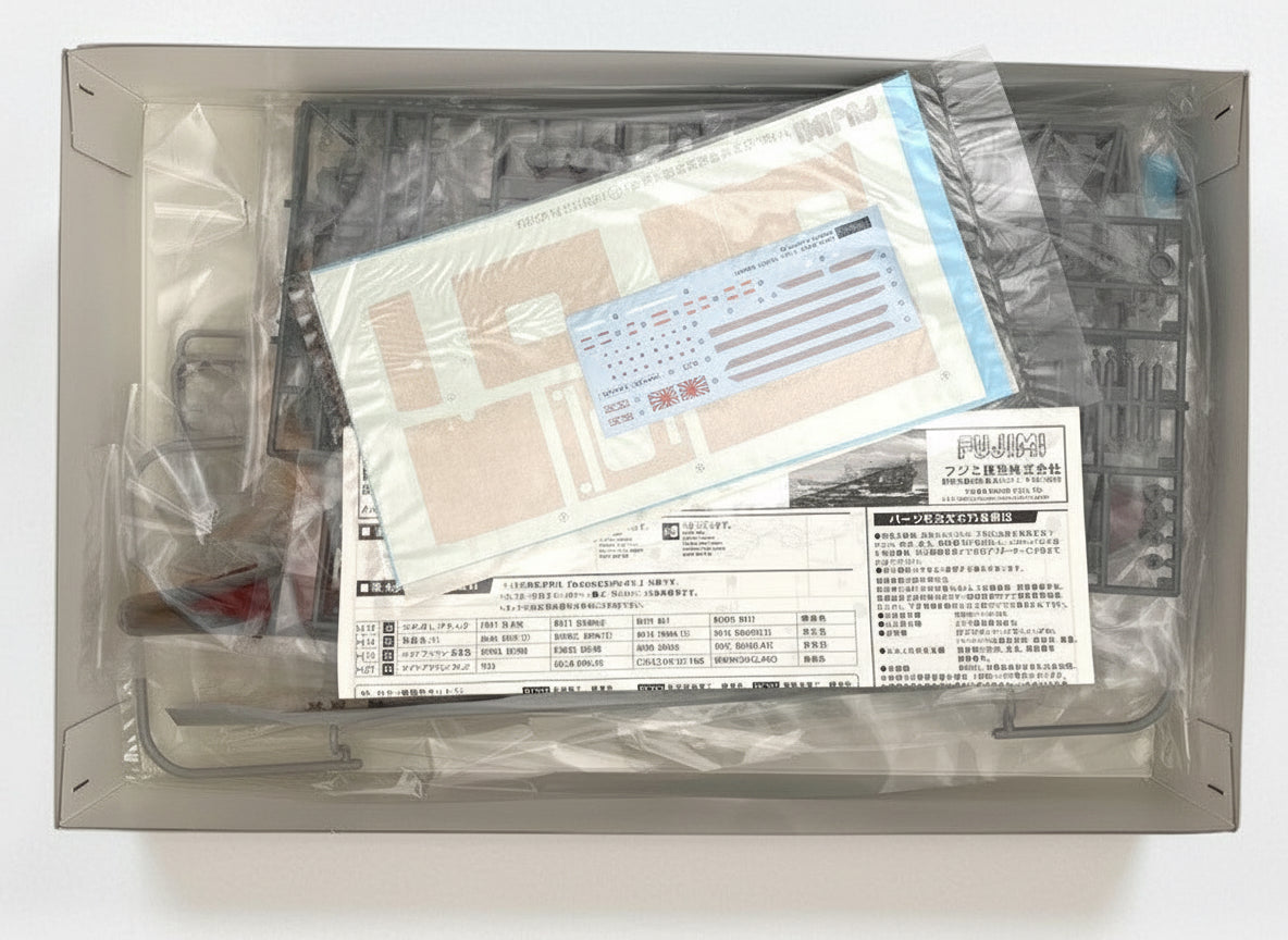 フジミ 大和／赤城 ミッドウェー主力旗艦セット 1/700 — 内容物（袋入りパーツとデカール）